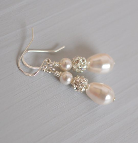 boucles oreilles perles nacrées strass