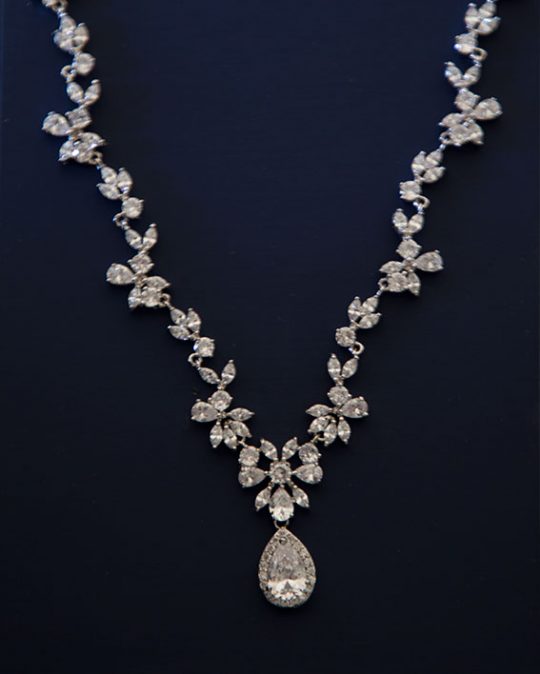 Collier pour mariée élégant et luxueux