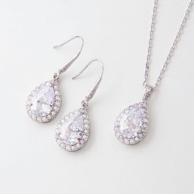 boucles d'oreilles cristal mariage et collier assorti