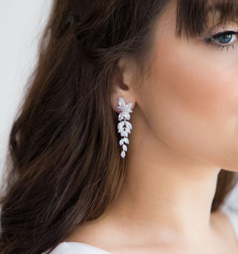 Boucles d'oreilles mariage élégantes ornées oxydes de Zirconium