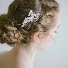 bijou cheveux mariage peigne fleurs feuilles