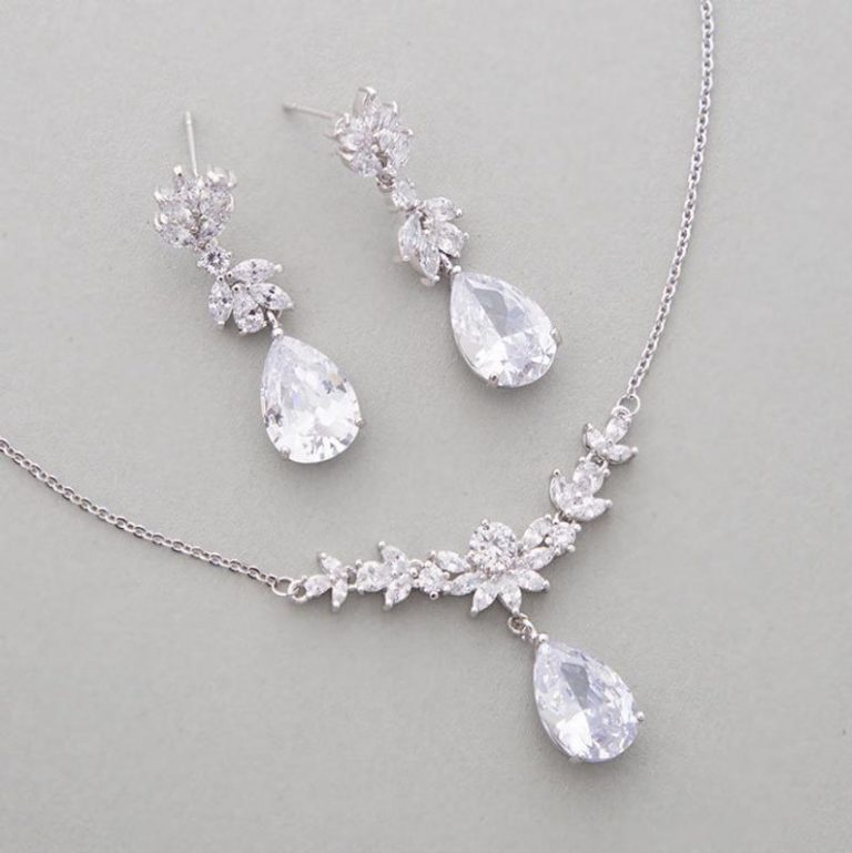 Parure De Bijoux - Occasion - Ensemble Collier Et Boucles D'oreilles (ou Plus)