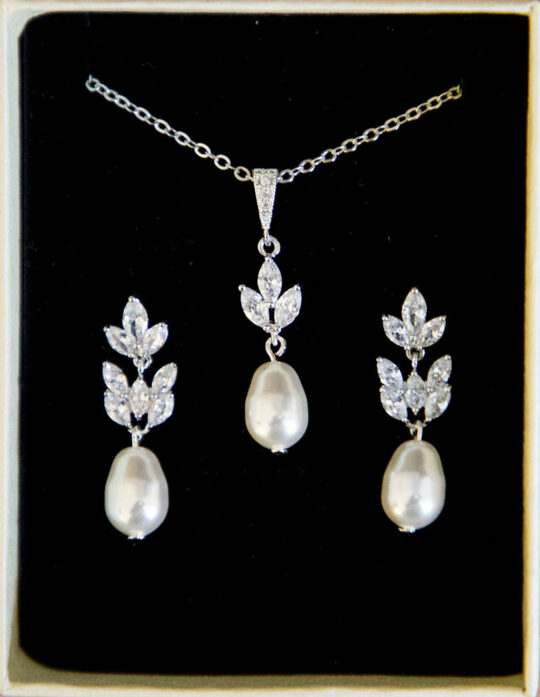 Boucles d’oreilles mariage perles Swarovski et cristal Zircon « Katinka »