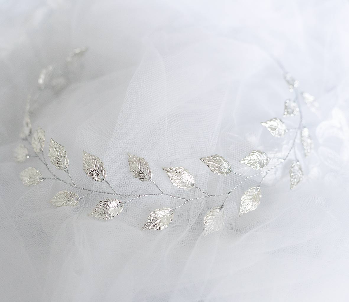 Bijou cheveux mariage, vigne souple champêtre feuilles "Niki" – Image 4