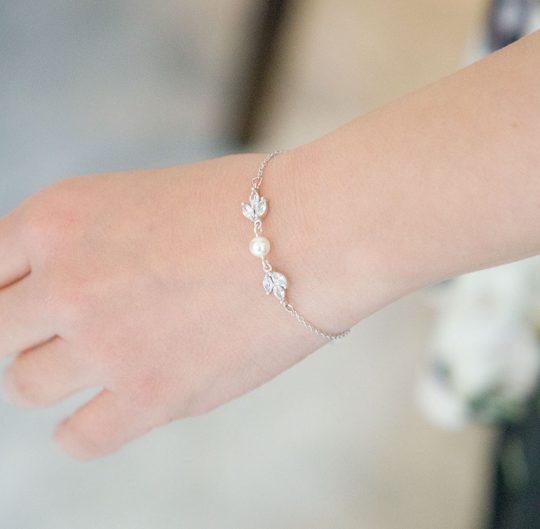 bracelet de mariee avec perle nacrée et oxydes de zirconium