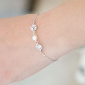 bracelet de mariee avec perle nacrée et oxydes de zirconium