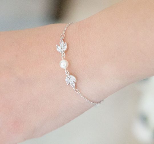 bracelet de mariee avec perle nacrée et oxydes de zirconium