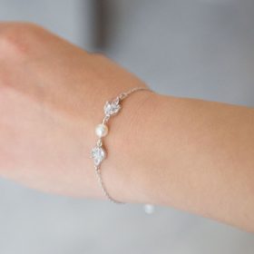 bracelet de mariee avec perle nacrée et oxydes de zirconium