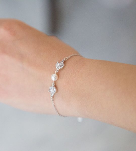 bracelet de mariee avec perle nacrée et oxydes de zirconium