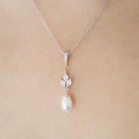 collier de mariée avec perle nacrée et oxydes de zirconium