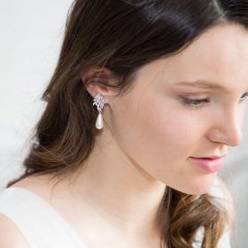 Boucles d'oreilles mariée pendantes perles et Zircon argentées