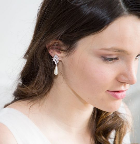 Boucles d'oreilles mariée pendantes perles et Zircon argentées