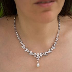 Collier pour mariée élégant diamanté perle nacrée Swarovski