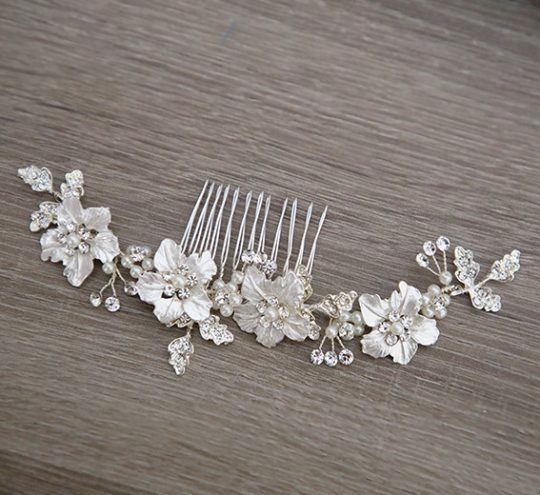 Accessoire cheveux mariage peigne fleurs en métal