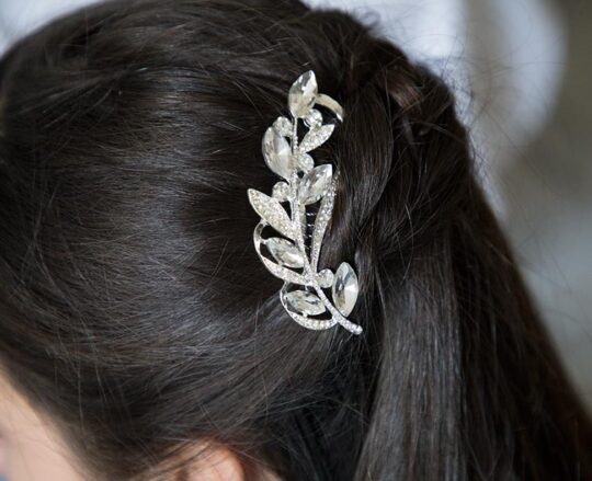 Broche de cheveux bohème argentée feuilles cristal « Angelina »
