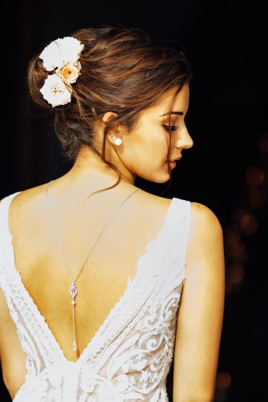 Bijou de dos mariage avec collier en cristal Clara