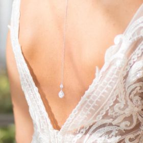 Bijou de dos de mariée avec ou sans collier pendentif goutte Michaela