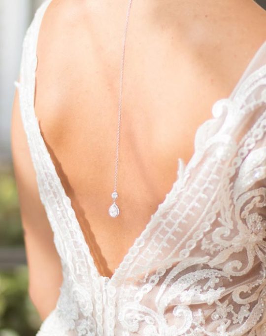 Bijou de dos de mariée avec ou sans collier pendentif goutte Michaela