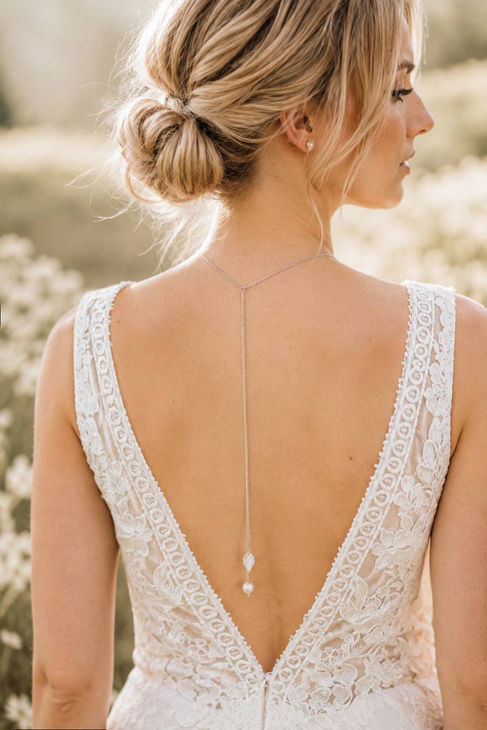 Bijou de dos mariage avec collier perle Swarovski feuille bohème "Céline" – Image 3