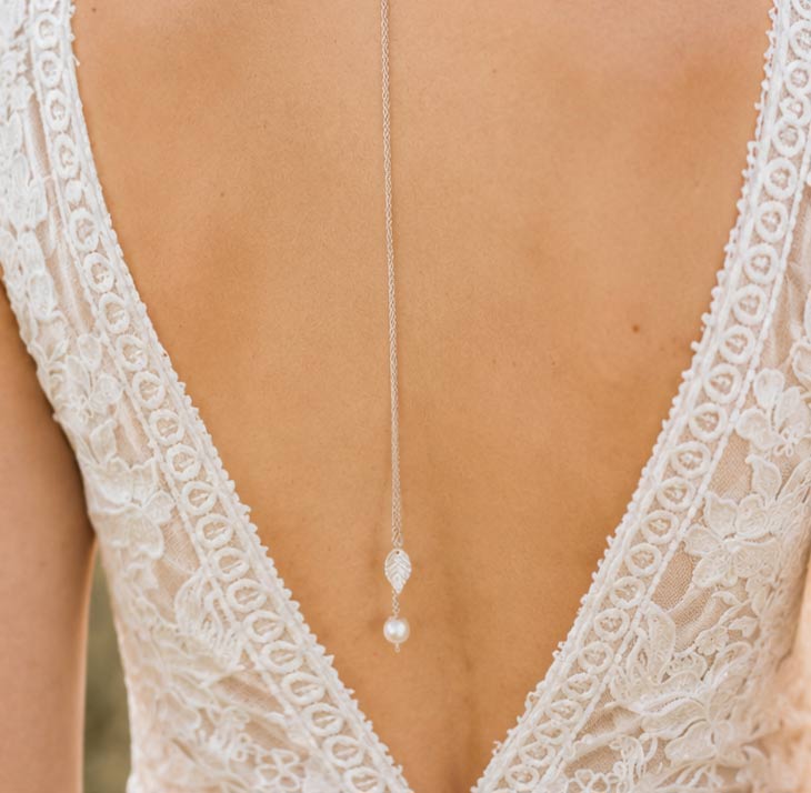 Bijou de dos mariage avec collier perle Swarovski feuille bohème "Céline" – Image 9