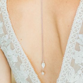 Bijou de dos mariage avec collier perle Swarovski feuille bohème 2