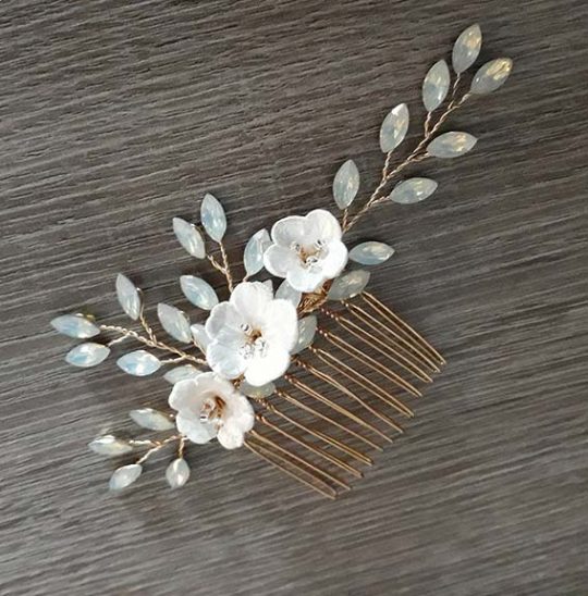 Bijoux de cheveux mariage feuilles fleurs et strass