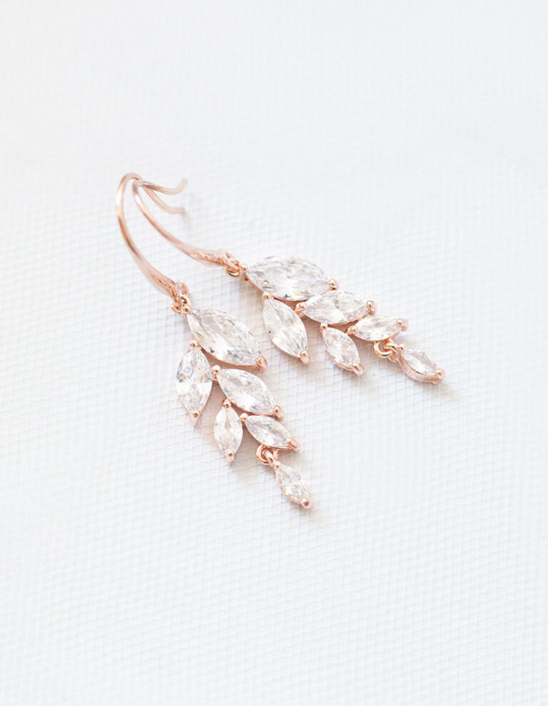 créoles boheme chic avec cristaux, fleurs et perles