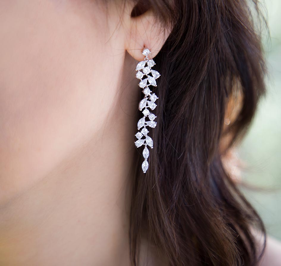 Boucles d’oreilles mariage longues légères en Zircon 