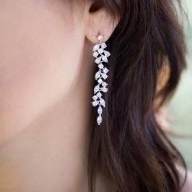 Boucles d’oreilles mariage longues légères en Zircon