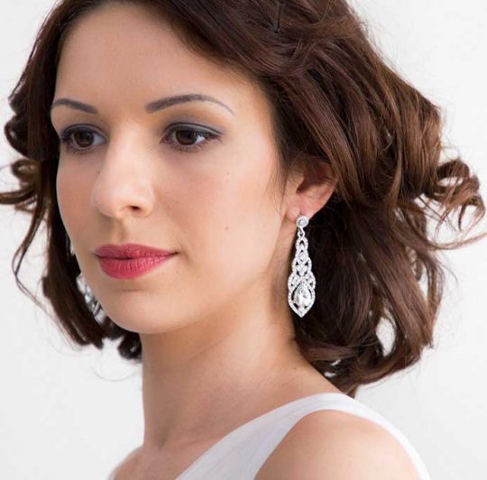 Boucles d’oreilles mariée pendantes sertis cristal Paola