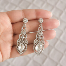 Boucles-doreilles-mariee-pendantes-sertis-cristal-Paola