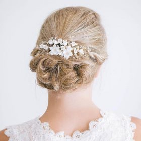 bijoux chignon mariage fleurs blanches sur peigne