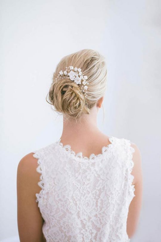 bijoux chignon mariage fleurs blanches sur peigne