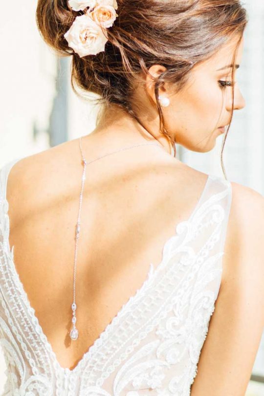 Collier de mariée avec bijou original robe dos nu Rachel