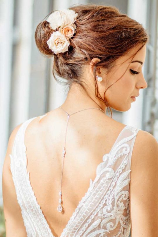 Collier de mariée avec bijou original robe dos nu Rachel