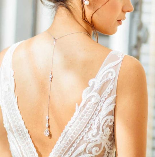 Collier de mariée avec bijou original robe dos nu Rachel