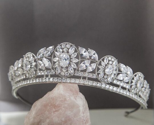 Accessoire de coiffure mariage, diadème princesse diamanté "Chantal" – Image 5