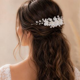 Bijoux chignon mariage perles fleurs blanches Loriane