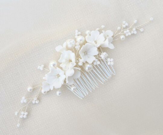 Bijoux chignon mariage perles fleurs blanches Loriane