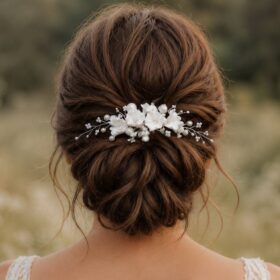 Bijoux chignon mariage perles fleurs blanches "Loriane"