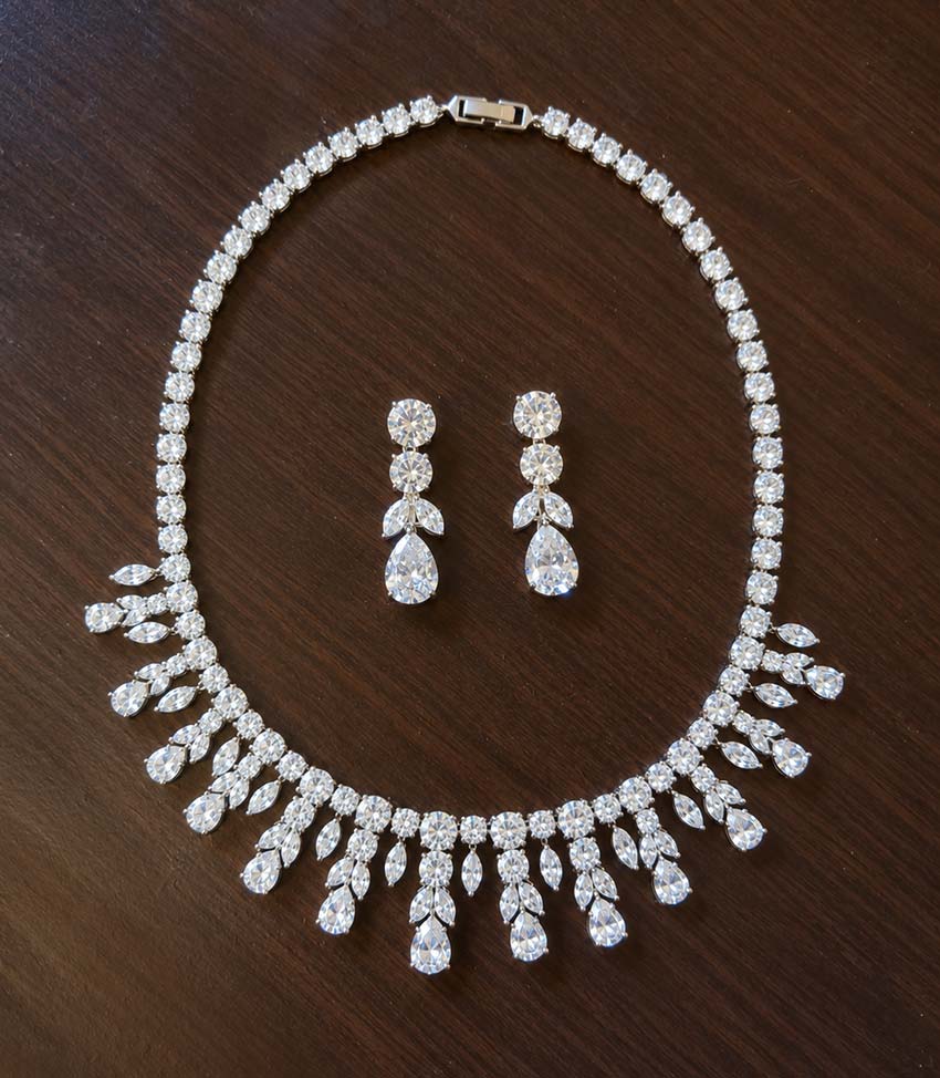 Collier princesse pour mariage luxe éclat diamanté "Romina" – Image 5
