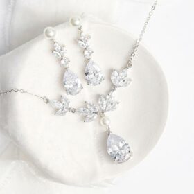 Parure bijoux mariage élégant collier boucles cristal perles 