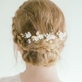 Bijoux coiffure mariage romantique fleurs feuilles