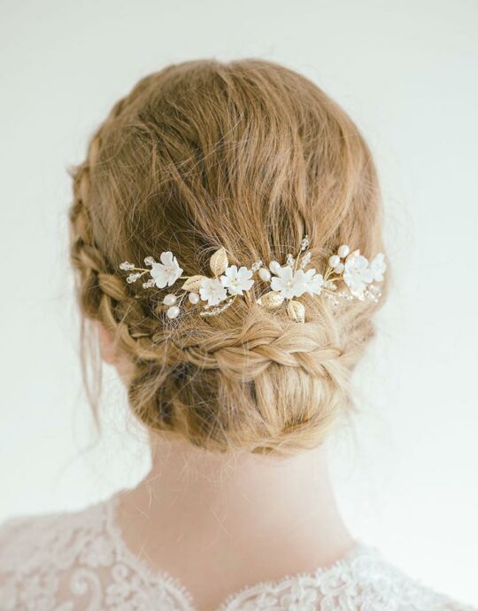 Bijoux coiffure mariage romantique fleurs feuilles