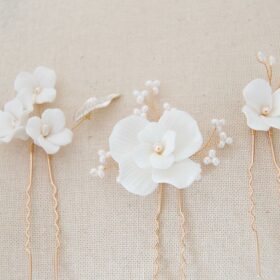 Fleurs cheveux mariage pics coiffure perles fleurs blanches Sélina