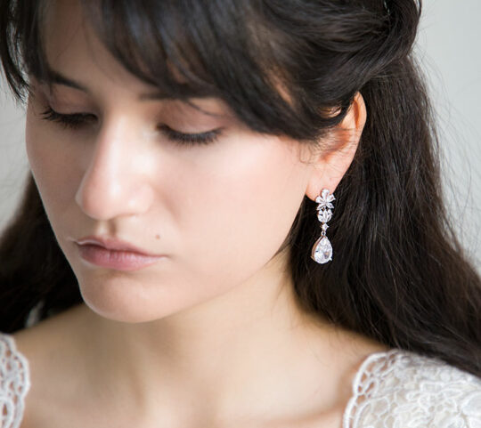 Boucles d'oreilles de mariée mi-longues diamantées cristaux oxydes de zirconium "Cleopatra" – Image 4