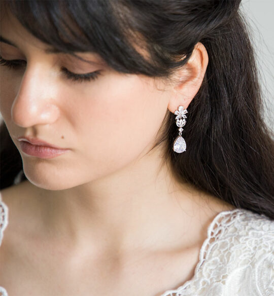 Boucles d'oreilles de mariée mi-longues diamantées cristaux oxydes de zirconium "Cleopatra" – Image 3