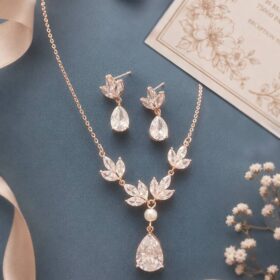 Alternative view of Parure bijoux mariage élégant collier boucles cristal Zircon perle "Maraya"