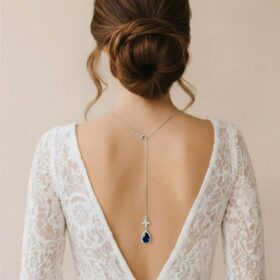 Alternative view of Bijou de dos bleu pour mariée, collier pour dos nu, pendentif bleu saphir goutte