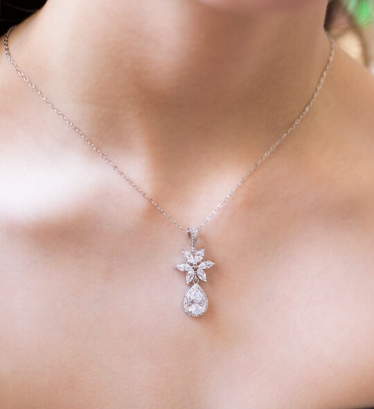 Collier avec bijou de dos pour mariée fleurs goutte diamantées cristal en oxyde de zirconium – Image 5